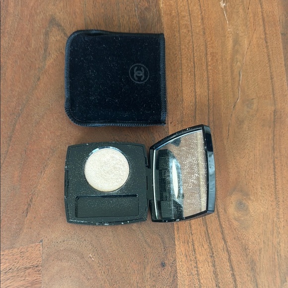 CHANEL Eyeshadow in Sable - Picture 1 of 3